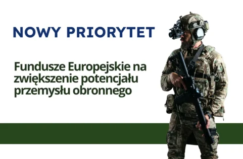 Grafika zawiera tekst: Nowy priorytet. Fundusze Europejskie na zwiększenie potencjału przemysłu obronnego. Zdjęcie przedstawia brodatego operatora sił specjalnych, trzymającego karabin w pozycji gotowości. Żołnierz jest ubrany w pełny kamuflaż MultiCam i nosi hełm balistyczny z zamontowanym zaawansowanym systemem optoelektronicznym oraz aktywnymi ochronnikami słuchu. Jest on wyposażony w ciężką kamizelkę taktyczną z licznymi ładownicami, co podkreśla jego gotowość operacyjną.